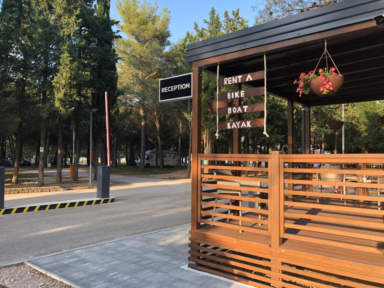 Kamp Vransko Jezero - Crkvine
